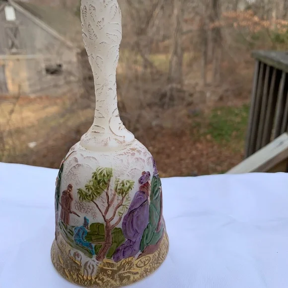 Fenton “Birth of a savior” limited edition bell - Picture 3 of 7